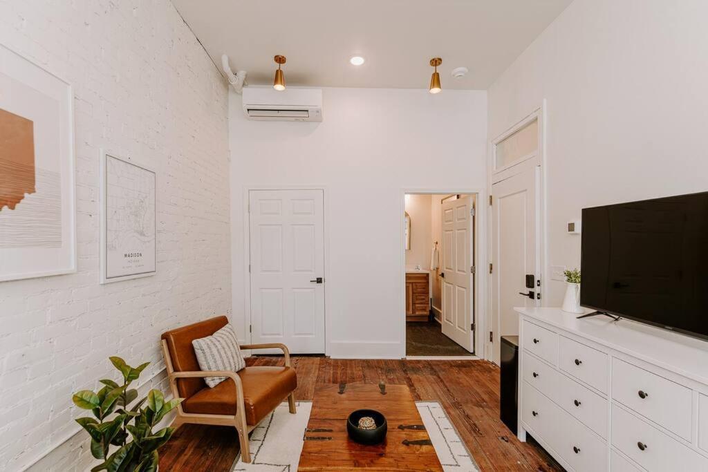 East Main Lofts - Farmhouse 204 Медисън Екстериор снимка
