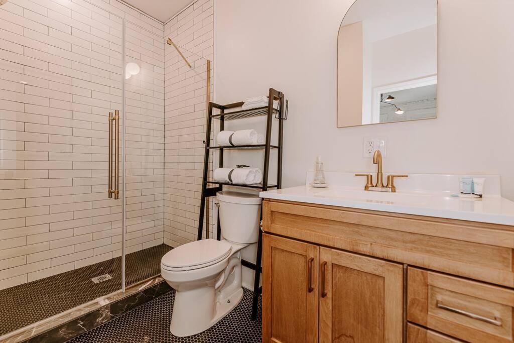 East Main Lofts - Farmhouse 204 Медисън Екстериор снимка
