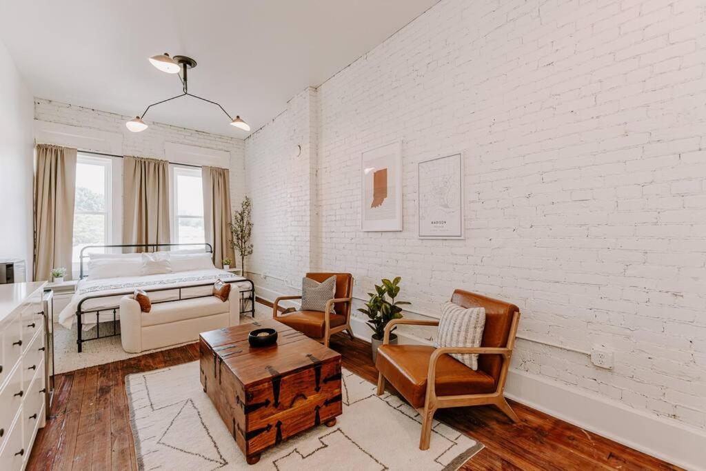 East Main Lofts - Farmhouse 204 Медисън Екстериор снимка