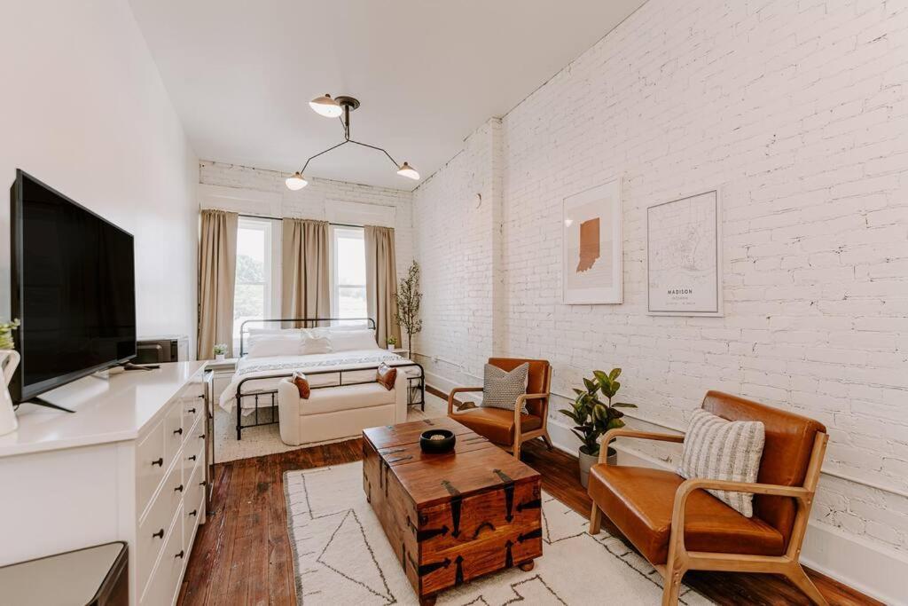 East Main Lofts - Farmhouse 204 Медисън Екстериор снимка